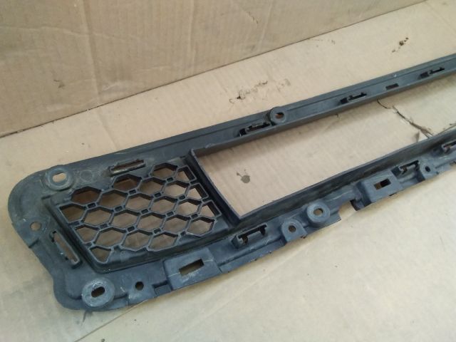 bontott FORD RANGER Első Lökhárító Alsó Középső Díszrács