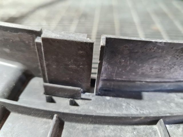 bontott FORD RANGER Hűtő Légterelő