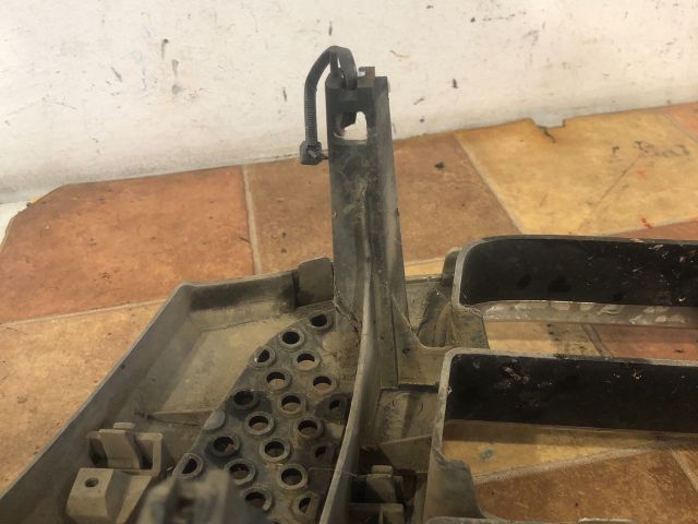 bontott FORD RANGER Hűtőrács