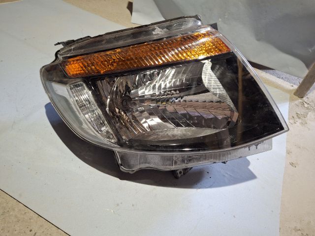 bontott FORD RANGER Jobb Fényszóró