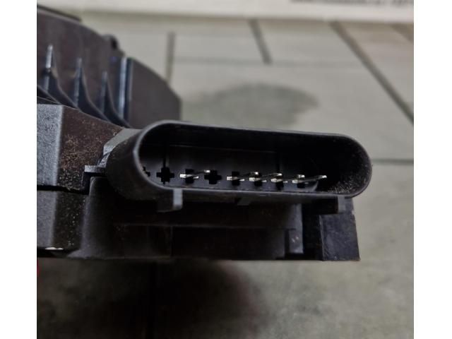 bontott FORD RANGER Jobb hátsó Ajtózár