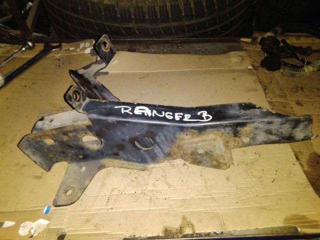 bontott FORD RANGER Jobb hátsó Lökhárító Merevítő (Fém)