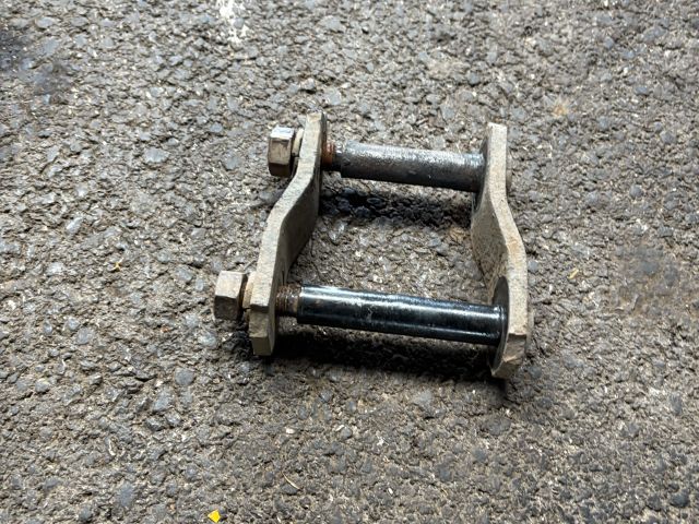 bontott FORD RANGER Lengőkar Csavar