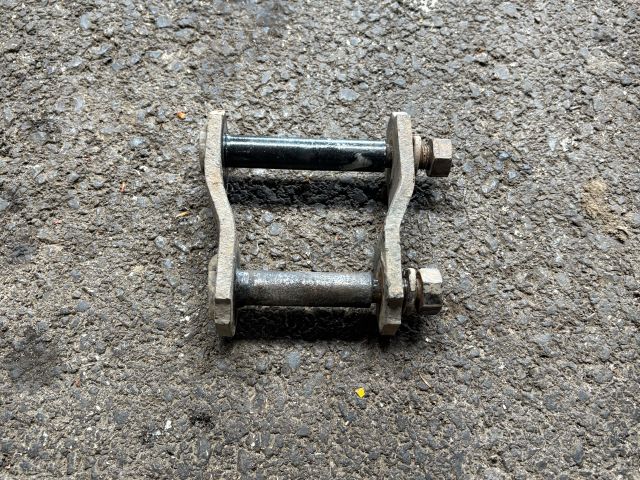 bontott FORD RANGER Lengőkar Csavar