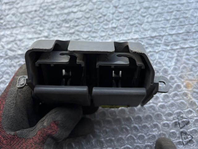 bontott FORD RANGER Motorháztető Nyitó Kar / Gomb