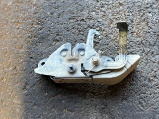 bontott FORD RANGER Motorháztető Zárszerkezet