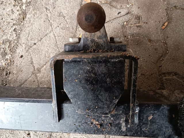 bontott FORD RANGER Vonóhorog