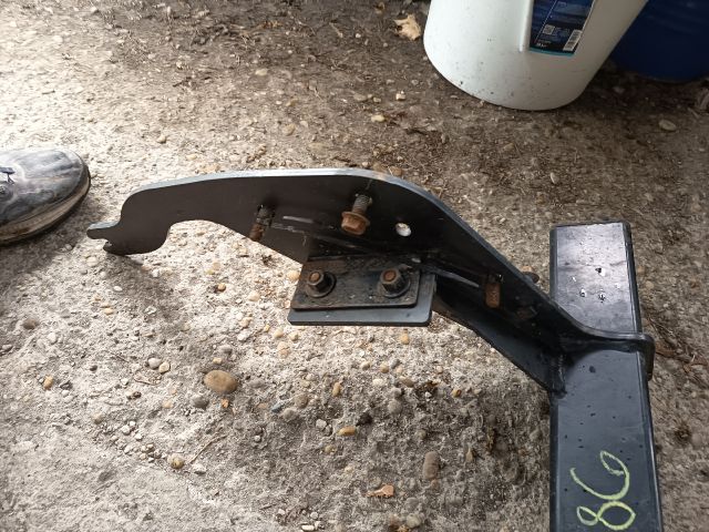 bontott FORD RANGER Vonóhorog