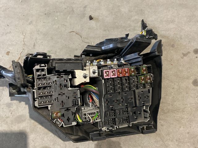 bontott FORD S-MAX Biztosítéktábla Motortér