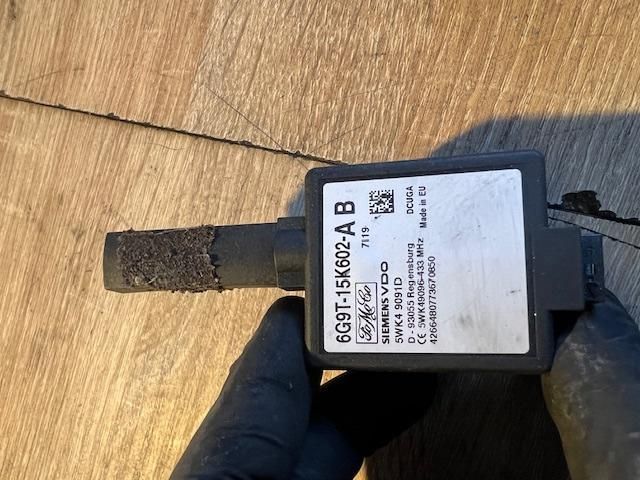 bontott FORD S-MAX Antenna Erősítő