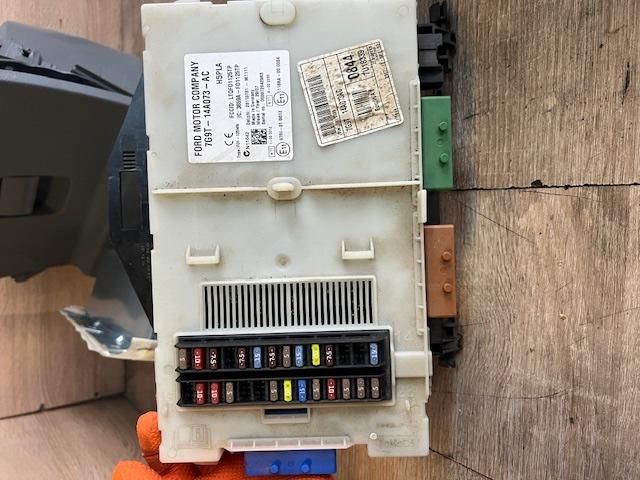 bontott FORD S-MAX Biztosítéktábla Utastér