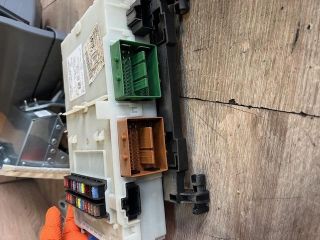 bontott FORD S-MAX Biztosítéktábla Utastér