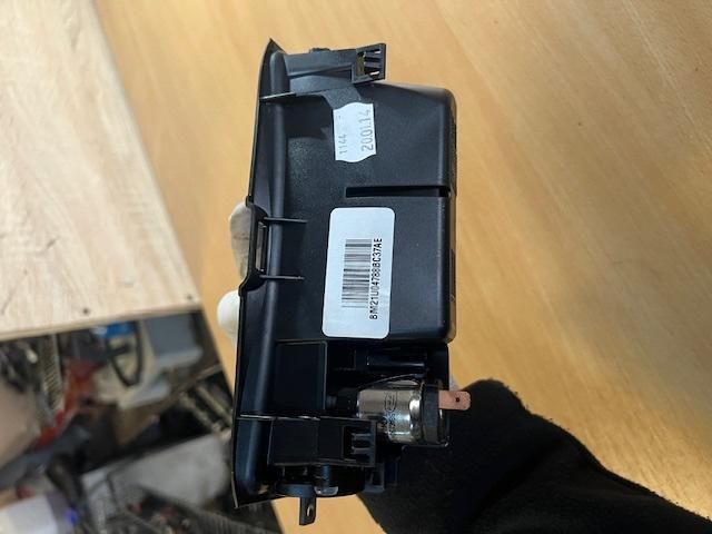 bontott FORD S-MAX Első Hamutartó