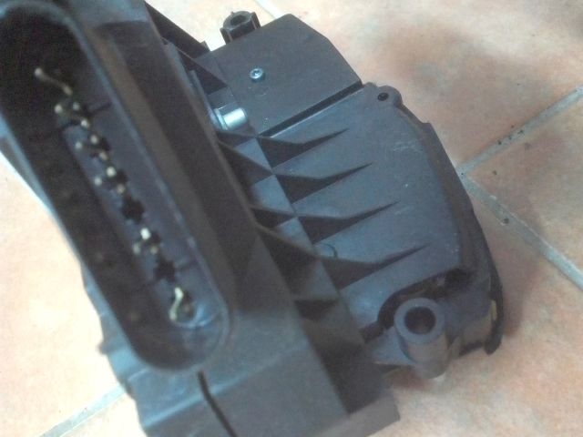 bontott FORD S-MAX II Bal hátsó Ajtózár