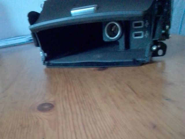 bontott FORD S-MAX II Első Hamutartó