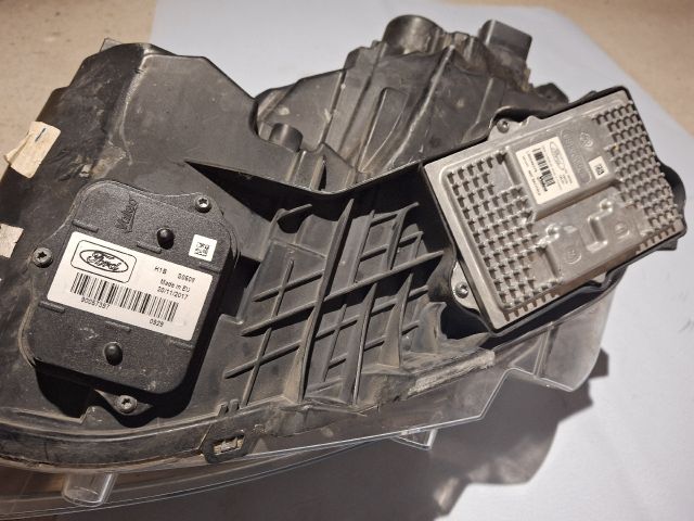 bontott FORD S-MAX II Jobb Fényszóró