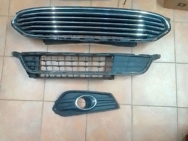 bontott FORD S-MAX II Jobb Ködfényszóró Lámpakeret