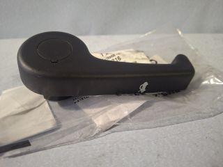 bontott FORD S-MAX II Motorháztető Nyitó Kar / Gomb