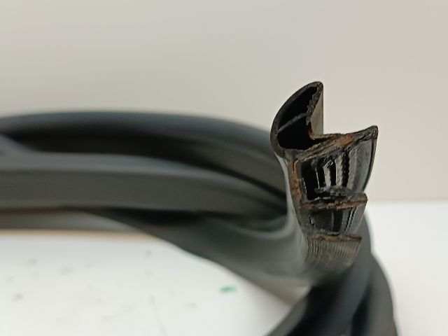 bontott FORD S-MAX Jobb hátsó Gumikéder