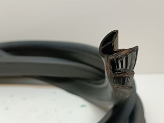 bontott FORD S-MAX Jobb hátsó Gumikéder