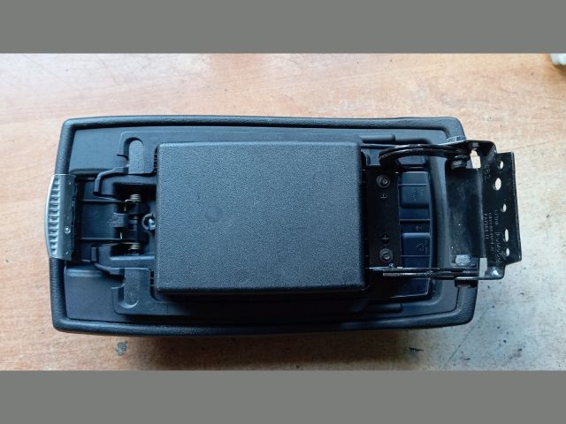 bontott FORD S-MAX Könyöklő