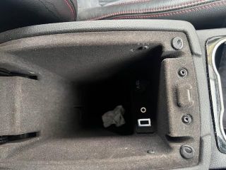 bontott FORD S-MAX Könyöklő