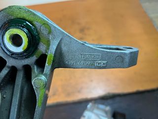 bontott FORD S-MAX Motor Tartó Bak (Fém)