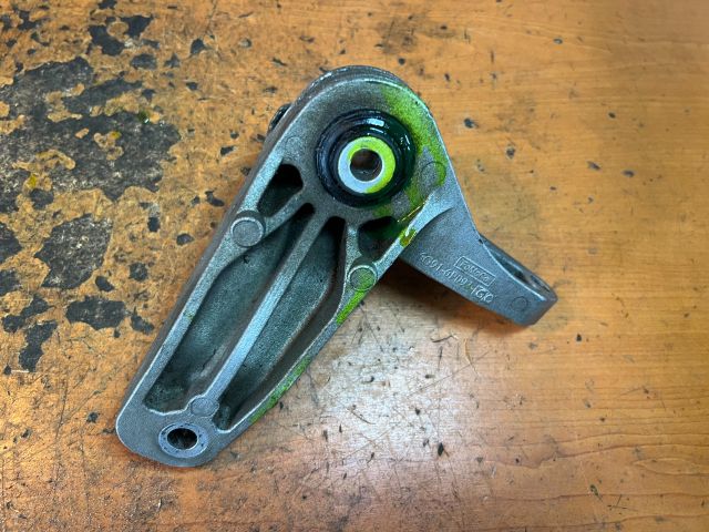 bontott FORD S-MAX Motor Tartó Bak (Fém)