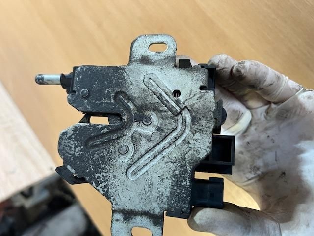 bontott FORD S-MAX Motorháztető Zárszerkezet