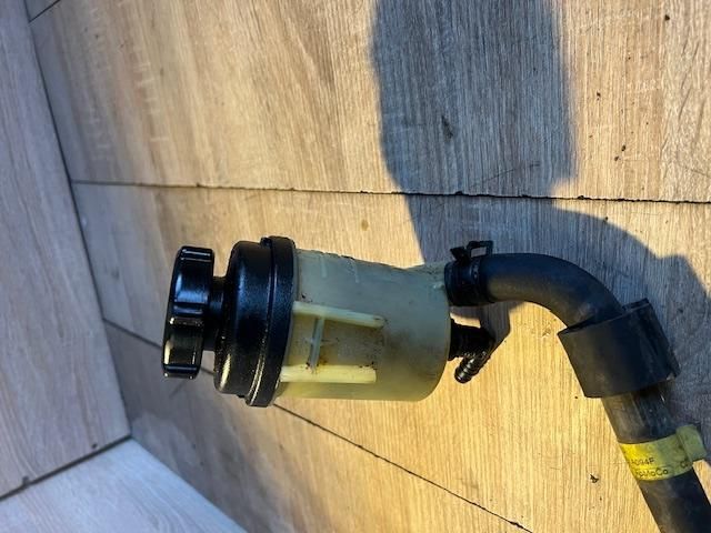 bontott FORD S-MAX Szervóolaj Tartály