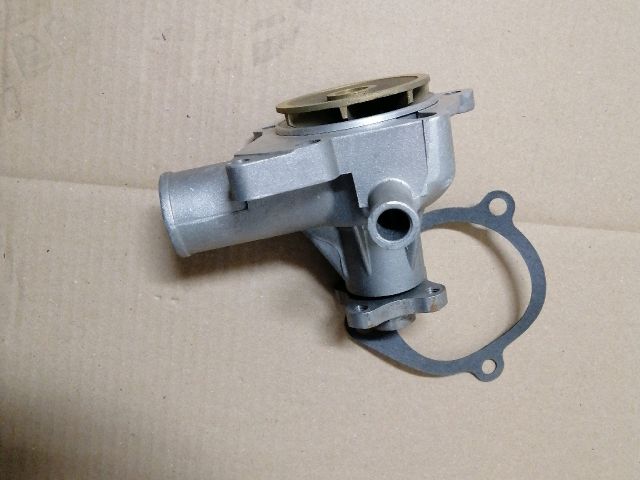 bontott FORD SIERRA Vízpumpa