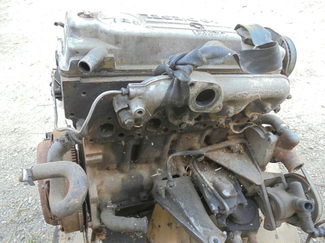 bontott FORD SIERRA Motor (Fűzött blokk hengerfejjel)