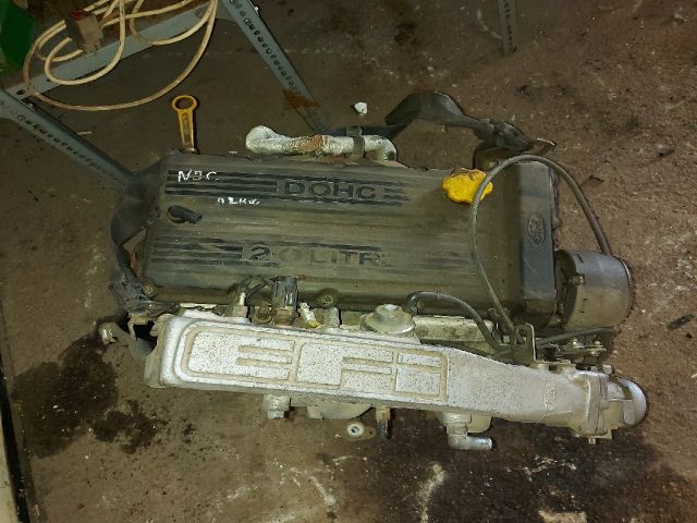 bontott FORD SIERRA Motor (Fűzött blokk hengerfejjel)