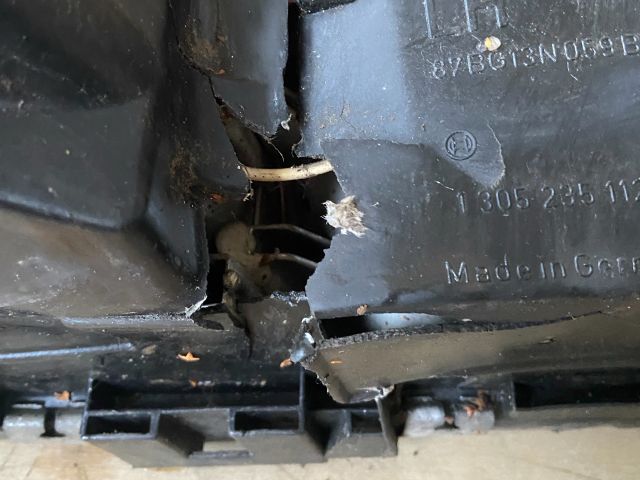 bontott FORD SIERRA Bal Fényszóró