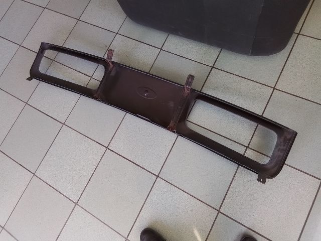 bontott FORD SIERRA Hűtőrács