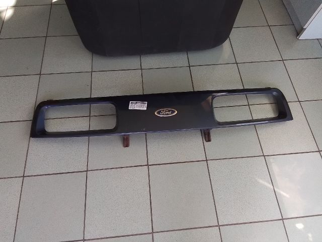 bontott FORD SIERRA Hűtőrács