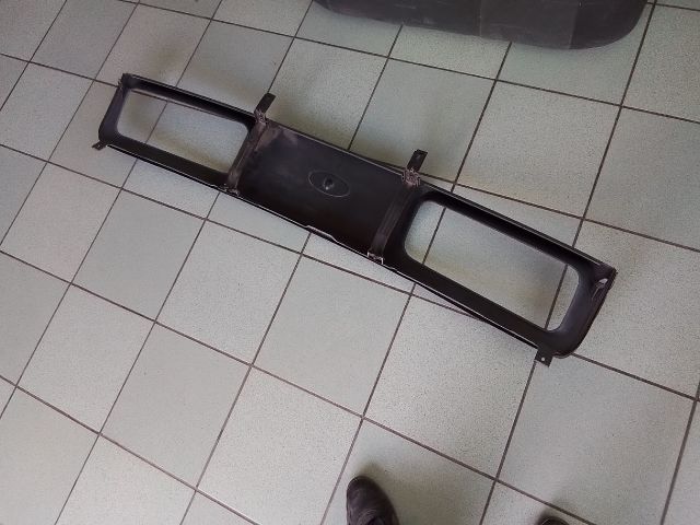 bontott FORD SIERRA Hűtőrács