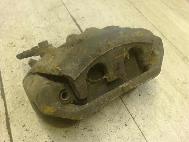 bontott FORD TRANSIT Jobb első Féknyereg Munkahengerrel