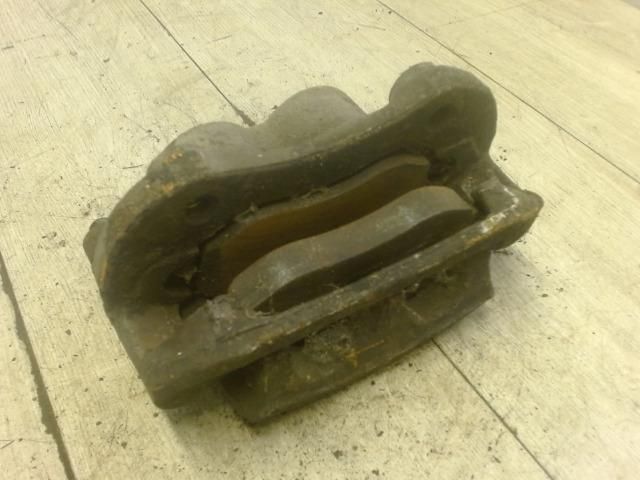 bontott FORD TRANSIT Jobb első Féknyereg Munkahengerrel