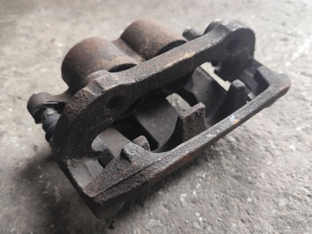 bontott FORD TRANSIT Jobb első Féknyereg Munkahengerrel