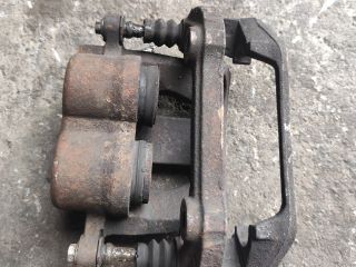 bontott FORD TRANSIT Jobb első Féknyereg Munkahengerrel