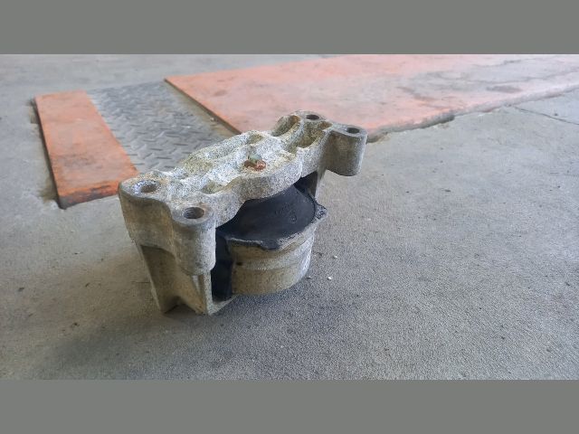 bontott FORD TRANSIT Motor Tartó Bak Jobb