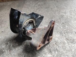 bontott FORD TRANSIT Motor Tartó Bak Jobb