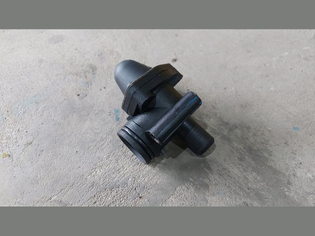 bontott FORD TRANSIT Termosztátház