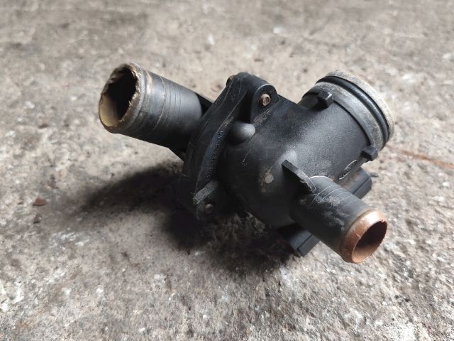 bontott FORD TRANSIT Termosztátház