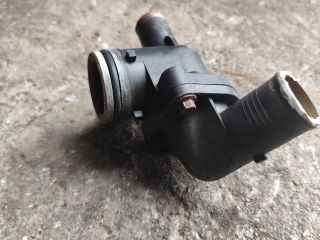 bontott FORD TRANSIT Termosztátház