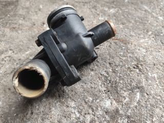 bontott FORD TRANSIT Termosztátház