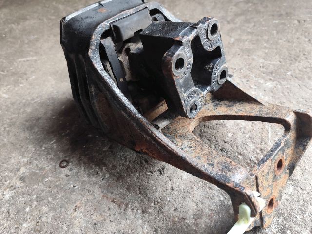 bontott FORD TRANSIT Váltó Tartó Bak (Pozíciófüggetlen)