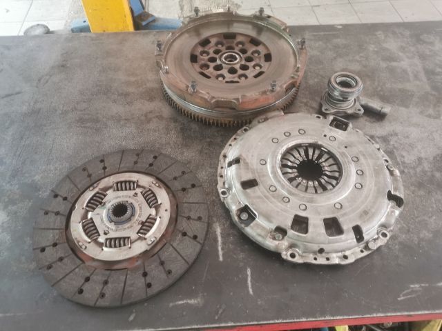 bontott FORD TRANSIT Kuplung Szett Lendkerékkel