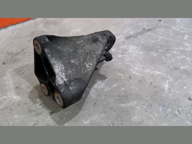 bontott FORD TRANSIT Motor Tartó Bak Bal